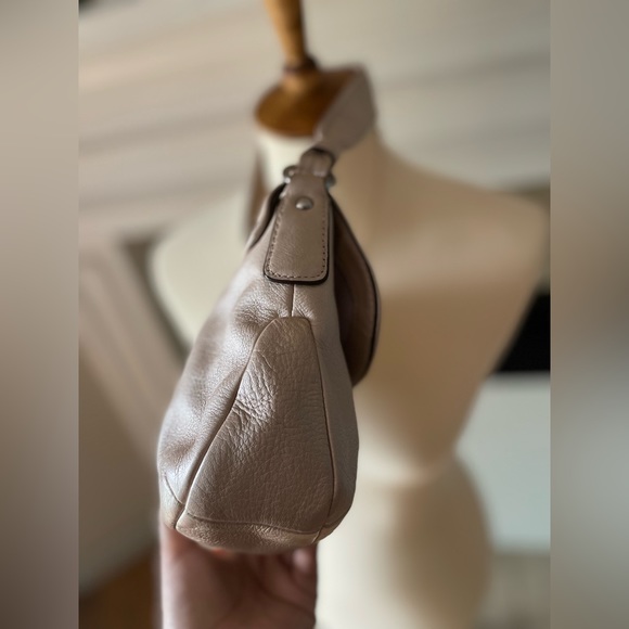 Coach Vintage Limited edition pearl mini bag. The Kristin Metalic pearl hobo - Picture 6 of 12